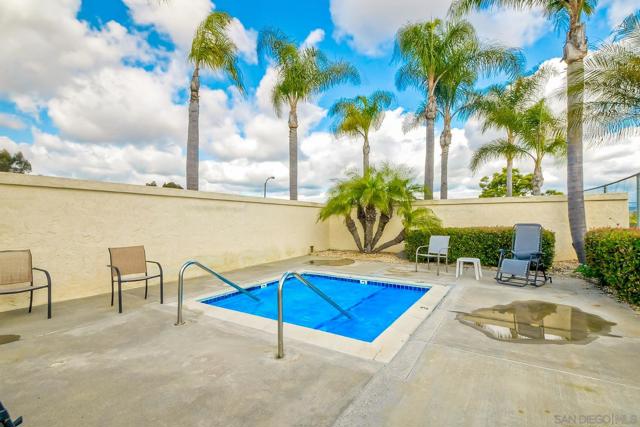 628 Via Santa Paulo, Vista CA: https://media.crmls.org/mediaz/f6abbf9c-ecbd-4597-bc9a-3fc90dcadc46.jpg
