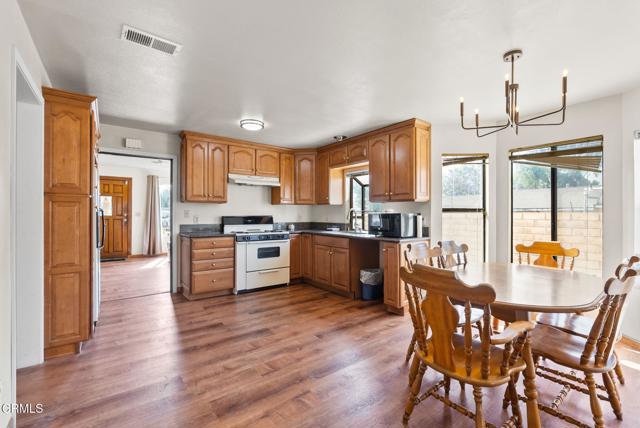 Detail Gallery Image 6 of 20 For 236 S 11th St, Santa Paula,  CA 93060 - 4 Beds | 3 Baths