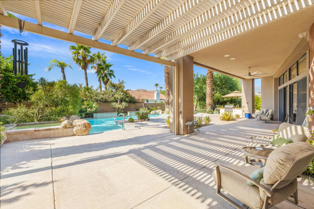 12 Boulder Lane, Rancho Mirage CA: https://media.crmls.org/mediaz/f6ad8266-7fe5-4aef-a8e6-ca725826c6fc.jpg