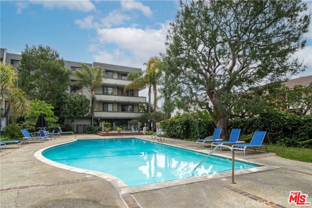 306 Bora Bora Way, Marina del Rey CA: https://media.crmls.org/mediaz/f6ad9464-7c32-499a-bd6c-21a1bf7a6f42.jpg