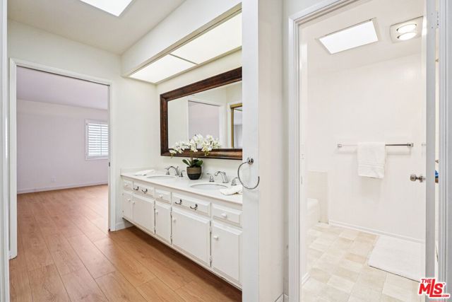 13065 Mindanao Way, Marina del Rey CA: https://media.crmls.org/mediaz/f6ad97d4-f3d8-46cf-bfe5-d060fc6ef76b.jpg
