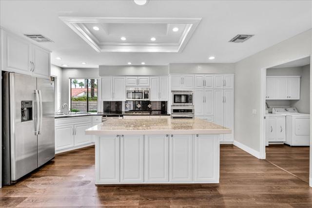 45 Lincoln Place, Rancho Mirage CA: https://media.crmls.org/mediaz/f6ade1e4-aa84-4225-8f73-ff623d78e545.jpg