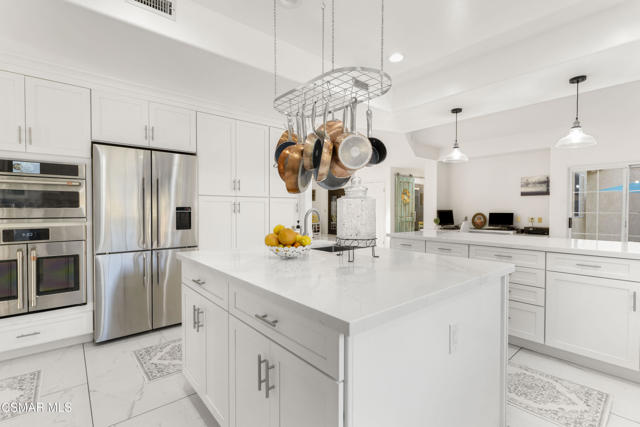 6417 Turfway Road, Moorpark CA: https://media.crmls.org/mediaz/f6ae4f06-56b7-4e01-8e39-5cb344d4b4e6.jpg
