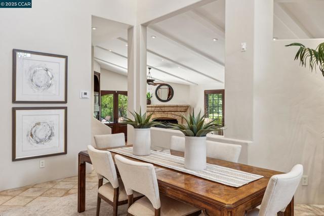 3711 Northgate Woods Court, Walnut Creek CA: https://media.crmls.org/mediaz/f6aecbf4-922b-4abc-928a-41fc560e3498.jpg
