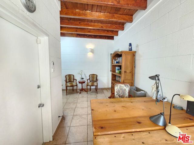 8130 Grimsby Avenue, Los Angeles CA: https://media.crmls.org/mediaz/f6aef4f6-ed99-416e-aeac-03c5b8131106.jpg