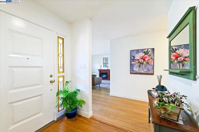5720 San Juan Way, Pleasanton CA: https://media.crmls.org/mediaz/f6af743f-cdf3-4eb1-926d-8a3c856cd706.jpg