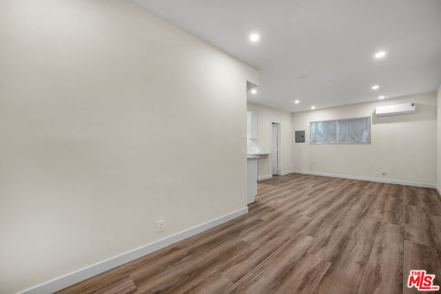 945 N Hilldale Avenue, West Hollywood CA: https://media.crmls.org/mediaz/f6afef95-1448-45bd-80b8-9da48738d67f.jpg