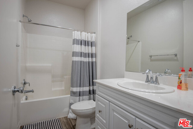 7254 N CEDAR Road, Van Nuys CA: https://media.crmls.org/mediaz/f6aff7b3-b6c9-46ce-bfc2-9bf05b8117b1.jpg
