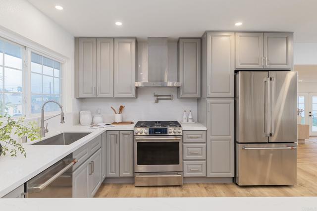 Detail Gallery Image 11 of 37 For 1674 Evergreen St, Point Loma,  CA 92106 - 3 Beds | 2 Baths