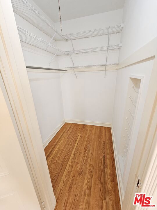 441 1/2 S Palm Drive, Beverly Hills CA: https://media.crmls.org/mediaz/f6b12819-afbc-451b-a60b-710c800ff601.jpg