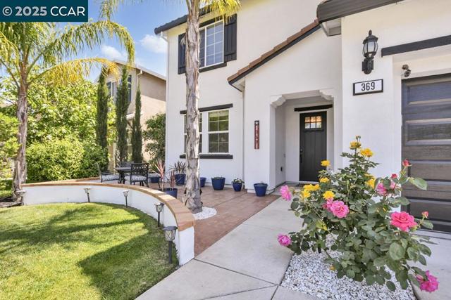 369 Myrtle Ln, Oakley CA: https://media.crmls.org/mediaz/f6b14be7-7914-4c1e-84b4-473dedcc43d7.jpg