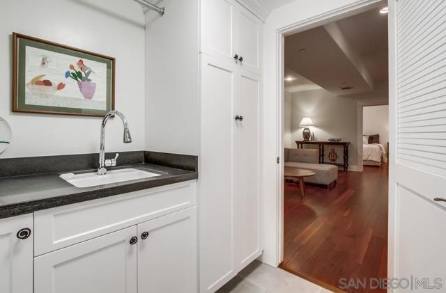 240 B Avenue, Coronado CA: https://media.crmls.org/mediaz/f6b156f9-9d30-46f8-bf65-aa6e81eef82a.jpg