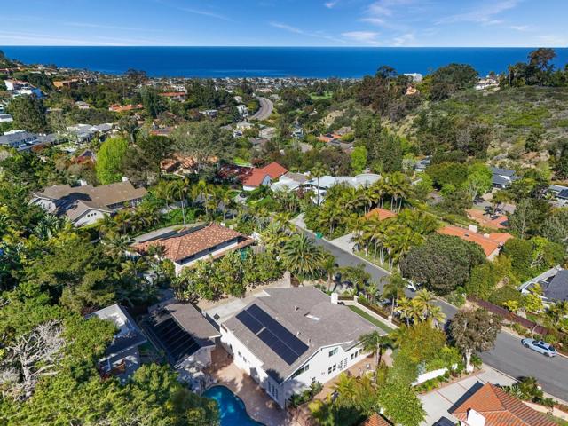 6937 Paseo Laredo, La Jolla CA: https://media.crmls.org/mediaz/f6b1c4a0-9818-47df-a877-0224931ce2b8.jpg