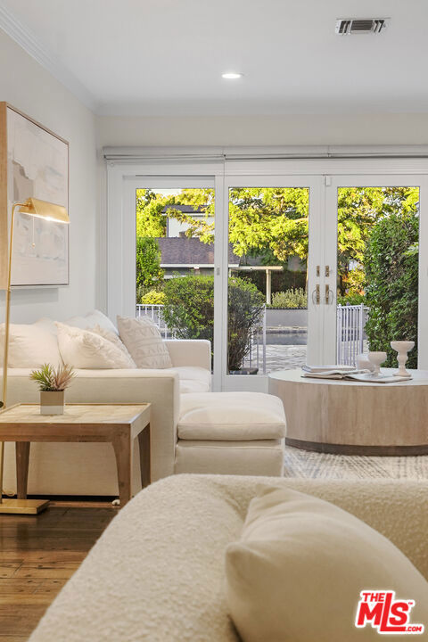 6002 Jumilla Avenue, Woodland Hills CA: https://media.crmls.org/mediaz/f6b1f29f-dc73-4de9-81a9-978c8b361fbf.jpg