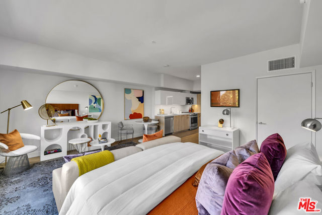 2801 Sunset Place, Los Angeles CA: https://media.crmls.org/mediaz/f6b2535a-92d4-4c0b-9f94-4a73204f2629.jpg