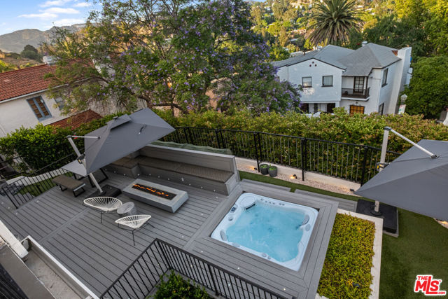 6801 Iris Circle, Los Angeles CA: https://media.crmls.org/mediaz/f6b340ca-811e-434a-b757-c8e6156f2a13.jpg