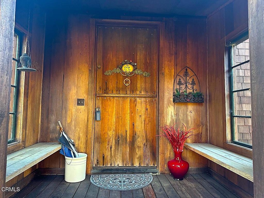 https://media.crmls.org/mediaz/f6b4cd46-94f0-479a-884a-587bb004516b.jpg?preset=X-Large