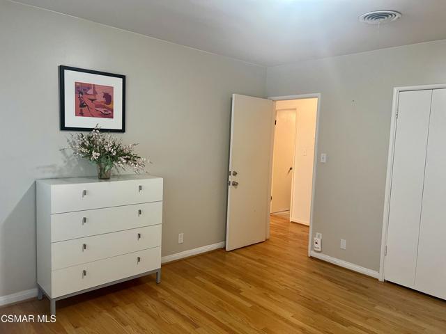 1542 Riverside Drive, Glendale CA: https://media.crmls.org/mediaz/f6b4cdb0-a354-4fe7-8c17-f340ede1201a.jpg