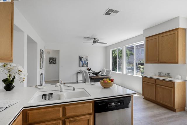 Image 12 of 58 For 552 Stonehaven Ct