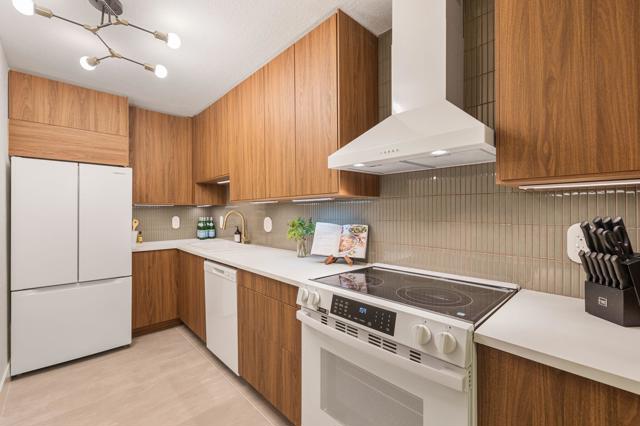 675 N Los Felices W Circle, Palm Springs CA: https://media.crmls.org/mediaz/f6b5ef5a-495b-4e69-a8d2-b1b3ff276419.jpg