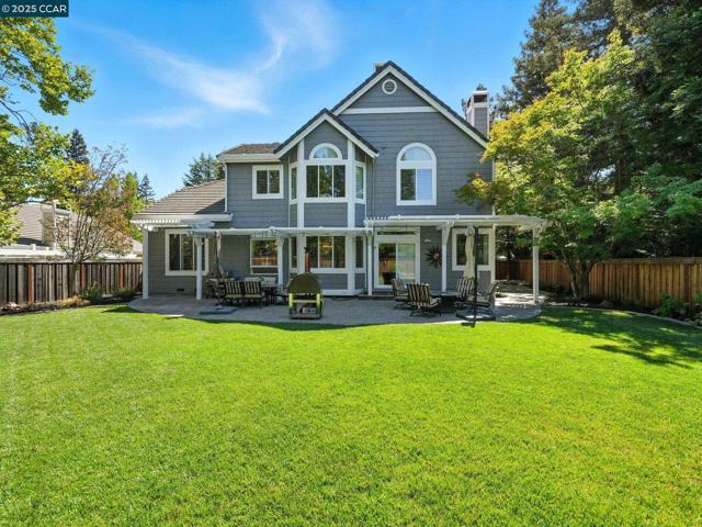 3052 Miwok Way, Clayton CA: https://media.crmls.org/mediaz/f6b60982-023c-46c9-b454-058192372b8c.jpg