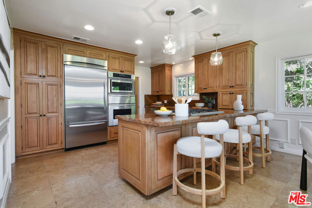 15474 Loom Place, Sherman Oaks CA: https://media.crmls.org/mediaz/f6b641b2-9d42-4924-ab2b-c142b9c5345a.jpg