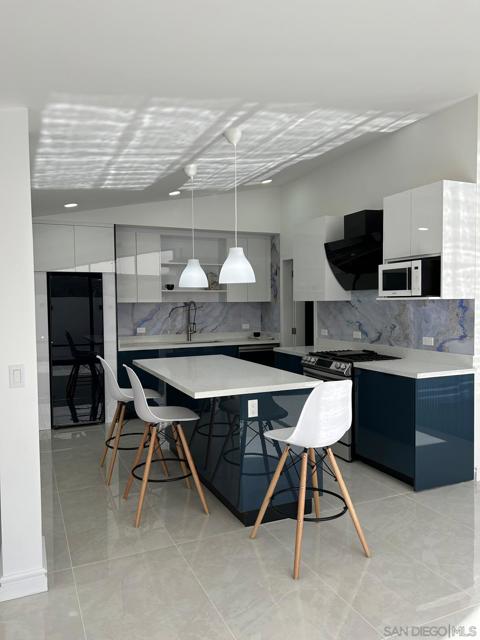 9357 Via del Fresno,  CA: https://media.crmls.org/mediaz/f6b66f1d-1692-4964-97eb-e36c8849a654.jpg