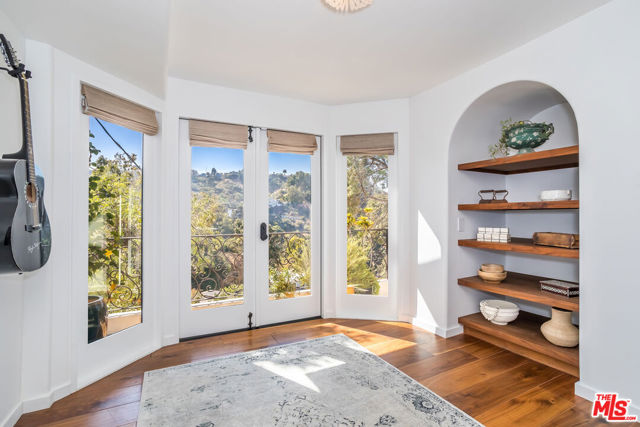 8149 Mannix Drive, Los Angeles CA: https://media.crmls.org/mediaz/f6b6d013-c3d2-4a9d-a82a-c24504e7da7d.jpg