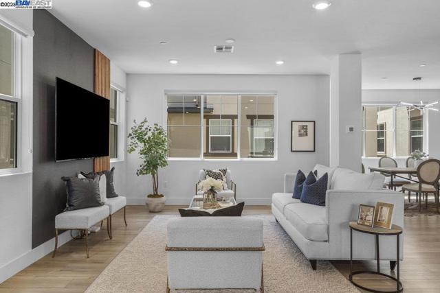 8918 Rudder Way, Newark CA: https://media.crmls.org/mediaz/f6b6e266-7431-4130-922b-b918e0482483.jpg