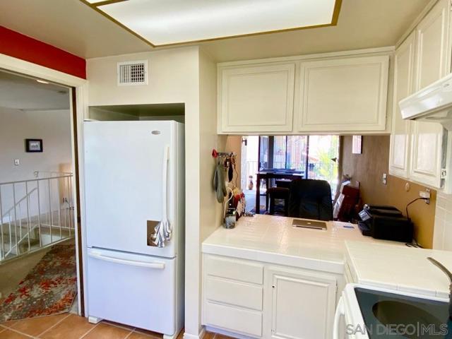 1905 Alga Rd, Carlsbad CA: https://media.crmls.org/mediaz/f6b73ec3-d8e3-44d3-be9f-19182d2708dd.jpg