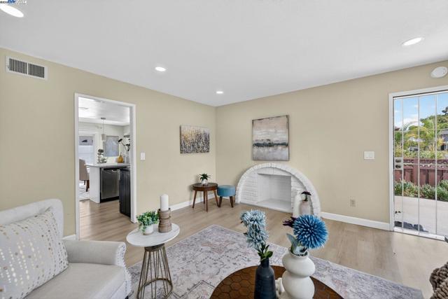 1810 Peary Way, Livermore CA: https://media.crmls.org/mediaz/f6b79508-e2f4-4f22-ac1b-e2294fbcdbaf.jpg