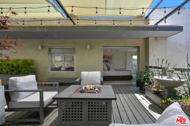 2742 Creston Drive, Los Angeles CA: https://media.crmls.org/mediaz/f6b7a8e9-48b5-4470-8937-848fac0099db.jpg