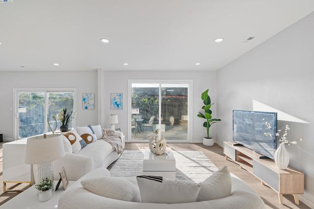 4349 La Cosa Ave, Fremont CA: https://media.crmls.org/mediaz/f6b85801-031a-415a-b023-47d0e5ea5b18.jpg