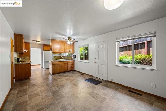3312 Wisconsin St, Oakland CA: https://media.crmls.org/mediaz/f6b8974e-f462-41d2-bb3f-78340675c123.jpg