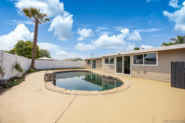 3366 Neosho Pl, San Diego CA: https://media.crmls.org/mediaz/f6b92f2f-4e7d-4ada-9380-c0b536c65468.jpg