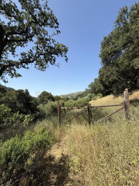 10900 Watsonville Road, Gilroy CA: https://media.crmls.org/mediaz/f6b9aa82-ec4d-4a25-acff-7955bc455fb8.jpg
