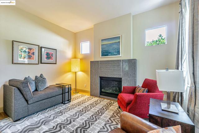 548 Gabriel Ct, Walnut Creek CA: https://media.crmls.org/mediaz/f6b9f361-782a-42e6-b9d2-2e406438eab0.jpg
