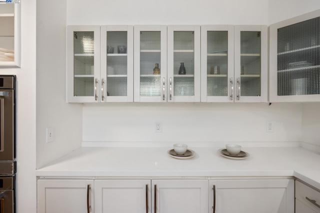 5708 Colton Blvd, Oakland CA: https://media.crmls.org/mediaz/f6b9faa0-7dfc-4104-899b-64bc6a456157.jpg