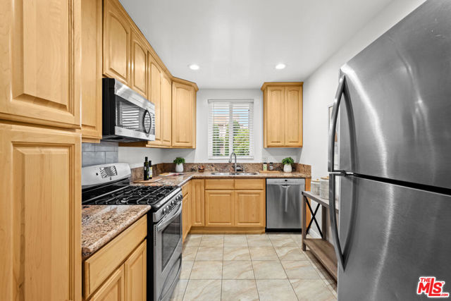 11670 W Sunset Boulevard, Los Angeles CA: https://media.crmls.org/mediaz/f6b9fc44-0df5-4fa1-8fc1-91018c948b4b.jpg