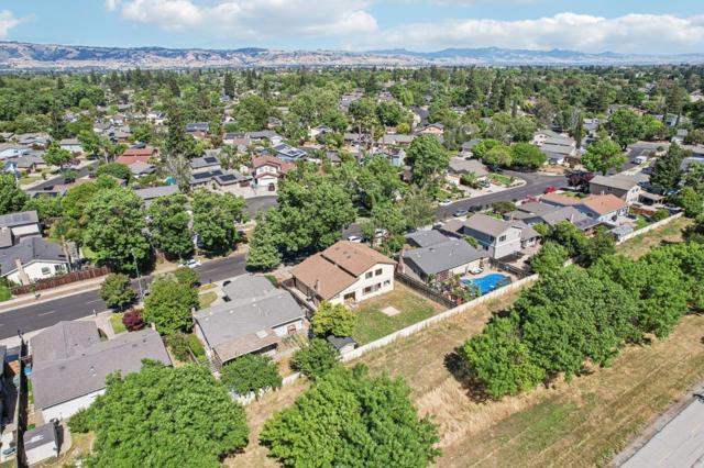 7433 Crawford Drive, Gilroy CA: https://media.crmls.org/mediaz/f6ba06e6-469b-447f-9c6a-c1f73efa83bd.jpg