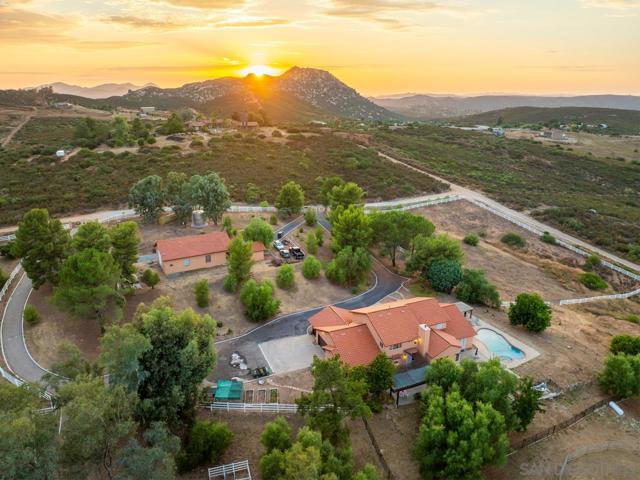 15091 Chemise Creek Rd, Ramona CA: https://media.crmls.org/mediaz/f6ba2946-8a96-4049-833c-ac9446979430.jpg