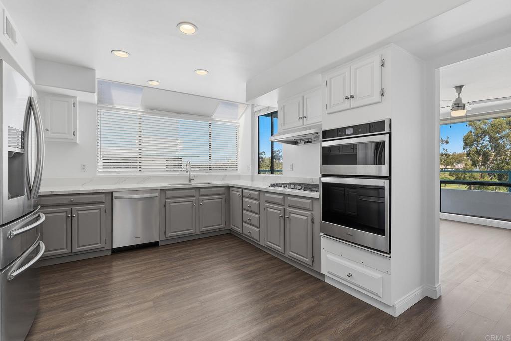 2558 Navarra Drive - photo 5