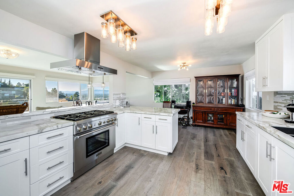 3909 Glenridge DriveSherman Oaks image #15