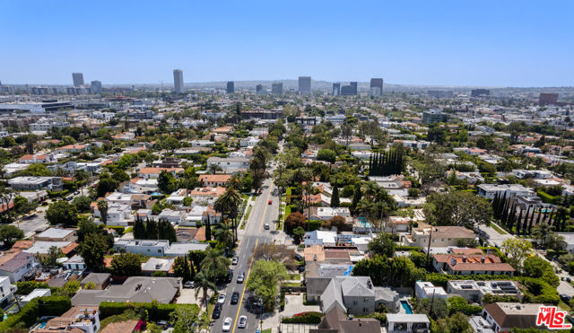 515 N Crescent Heights Boulevard, Los Angeles CA: https://media.crmls.org/mediaz/f6bb38a2-a9ae-4d0a-982e-d01c9dced0c1.jpg