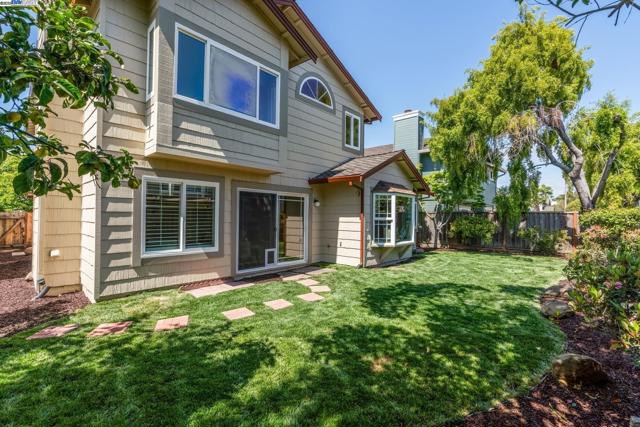 82 Applegate Way, Alameda CA: https://media.crmls.org/mediaz/f6bbaf9d-cf8b-4c96-958d-7b7fecc80499.jpg