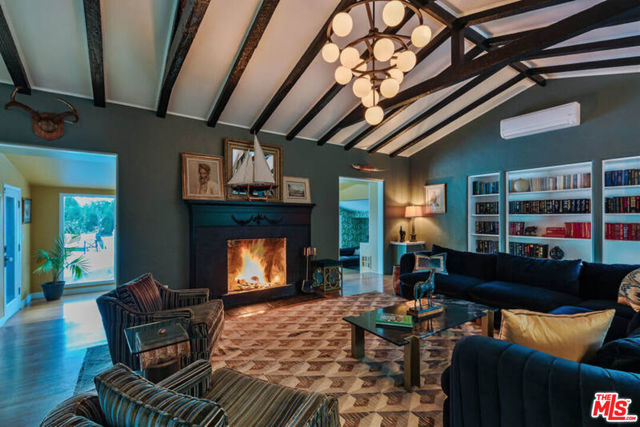 148 W Camino Descanso, Palm Springs, CA 92264
