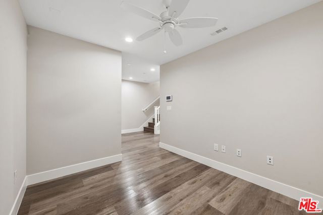 4372 Paxton Place, Calabasas CA: https://media.crmls.org/mediaz/f6bd695b-8c5c-487e-8592-8ff14736508b.jpg