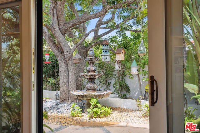 23306 Park Hacienda, Calabasas CA: https://media.crmls.org/mediaz/f6bd78ac-7970-41be-8146-ee112a8a757e.jpg