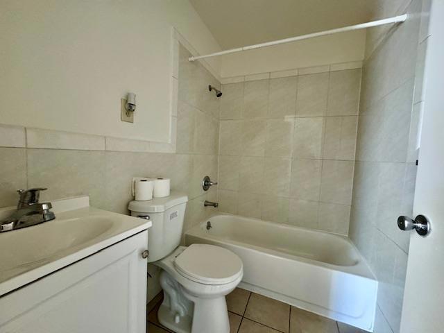 607 Calaveras Drive, Salinas CA: https://media.crmls.org/mediaz/f6bf6a36-ff5e-4be2-984c-808fb7bb46db.jpg