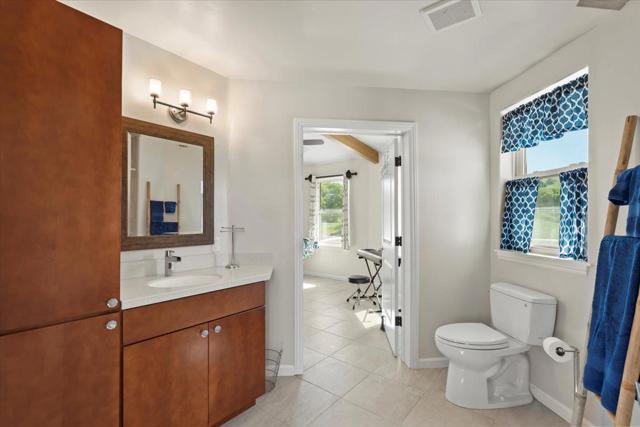 22500 Pacheco Pass Hwy,  CA: https://media.crmls.org/mediaz/f6bfe8f3-bb28-40e0-a06d-80b79daf1924.jpg